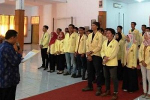 Prosesi pelantikan pengurus BEM, BKM, MPM Uniku Dilantik